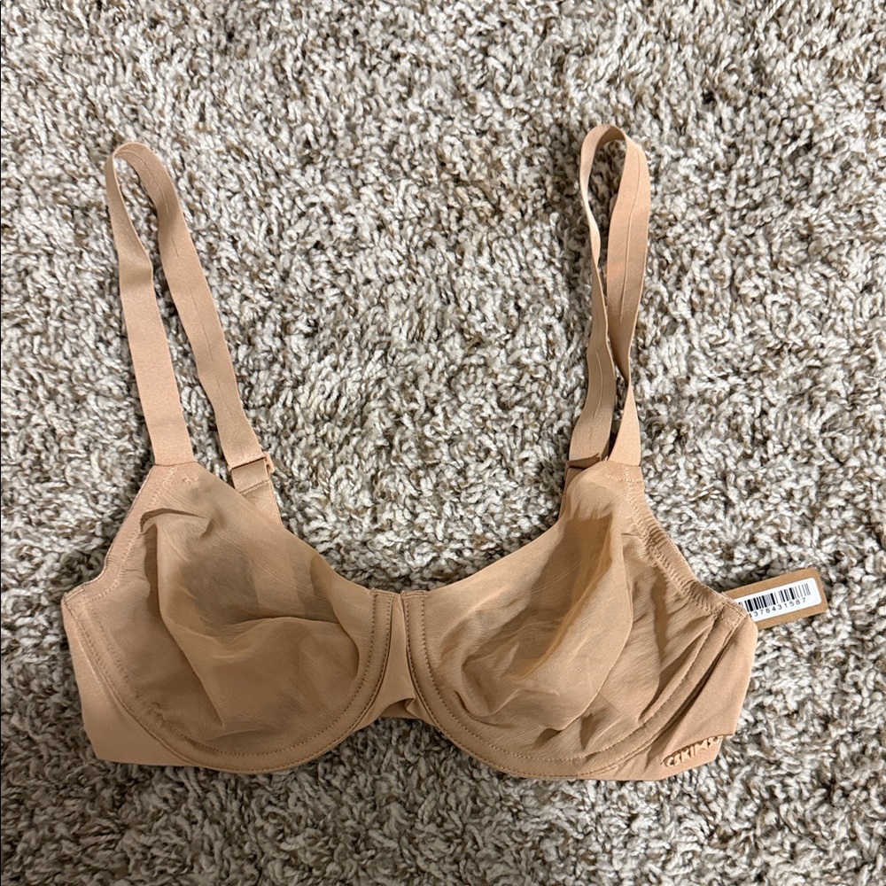 SKIMS | No Show Molded Unlined Demi Bra
